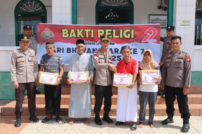 
 Peduli Marbot Masjid, Kapolres Bone Gelar Bakti Religi Sambut Hari Bhayangkara ke-79
