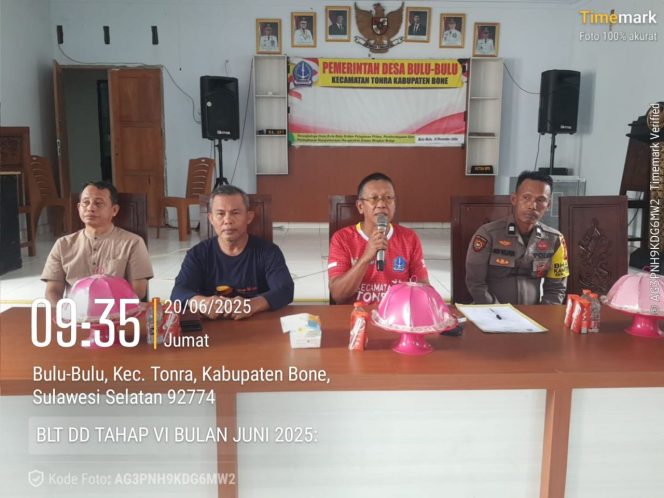 
 Hadiri Rapat Aiptu Adiwijaya  Sebagai Bhabin Desa Bulu Bulu Kecamatan Tonra Titip Pesan Kamtibmas   , Polres Bone