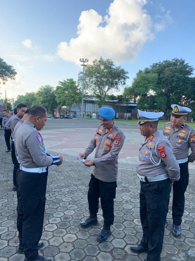 
 Tingkatkan Disiplin Anggota, Propam Periksa Personel Satlantas Polres Bone