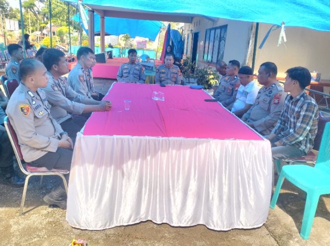 
 Kapolsek Sibulue Laksanakan Pertemuan Perdana Bersama Personel Usai Pisah Sambut