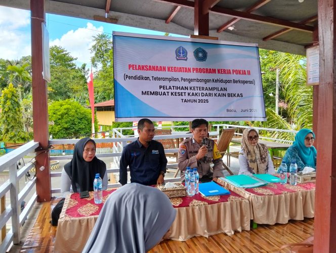 
 Bhabinkamtibmas Polsek Barebbo Hadiri Kegiatan Program Kerja II di Desa Bacu