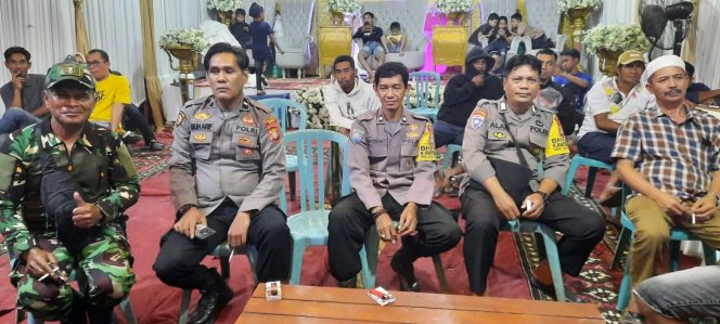 
 Antisipasi Aksi Kriminal , Personil Polsek Barebbo Pengamanan Pesta Pernikahan