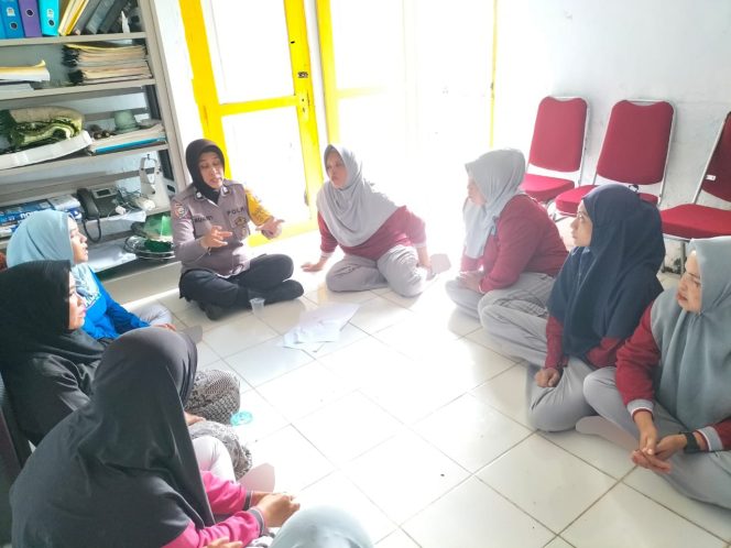 
 Aiptu Suhati Lakukan Berdialog, Bangun Kedekatan Bersama Kader Keshatan Desa