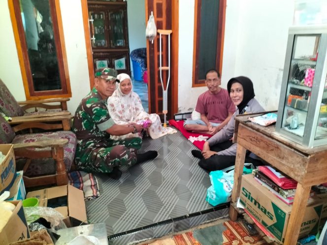 
 Aiptu Suhati Menjaga Kamtibmas Desa dengan Berdialog bersama Warga