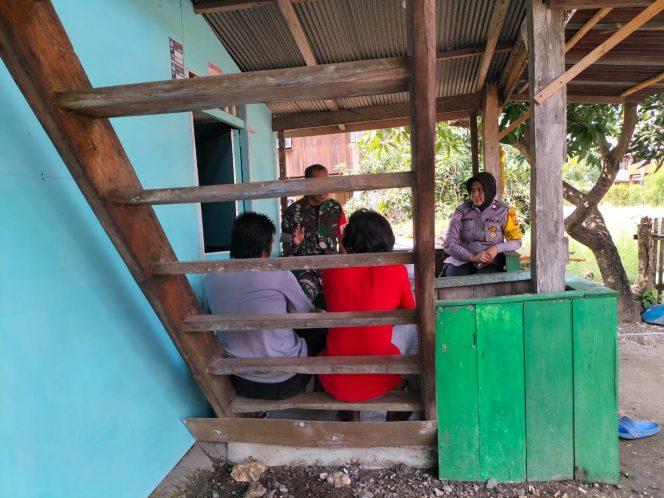 
 Ingatkan Warga Mengenai Pentingnya Kamtibmas, Aiptu Suhati Lakukan Sambang Desa