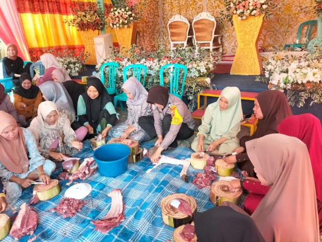 
 Lakukan Sambang, Aiptu Suhati Bantu Hajatan Warga Desa Lea