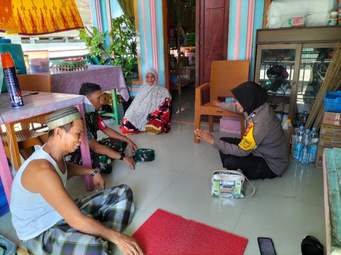 
 Begini Cara Aiptu Suhati Membangun Kedekatan Dengan Warga Saat Sambang