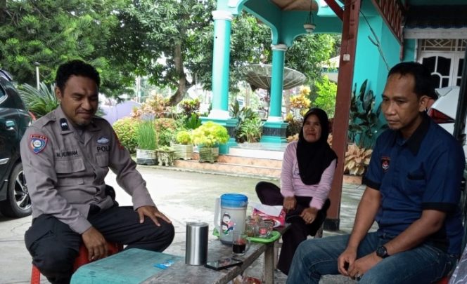
 Kanit Binmas Polsek Tellu Siattinge Lakukan Sambang Temui Warga Tokaseng