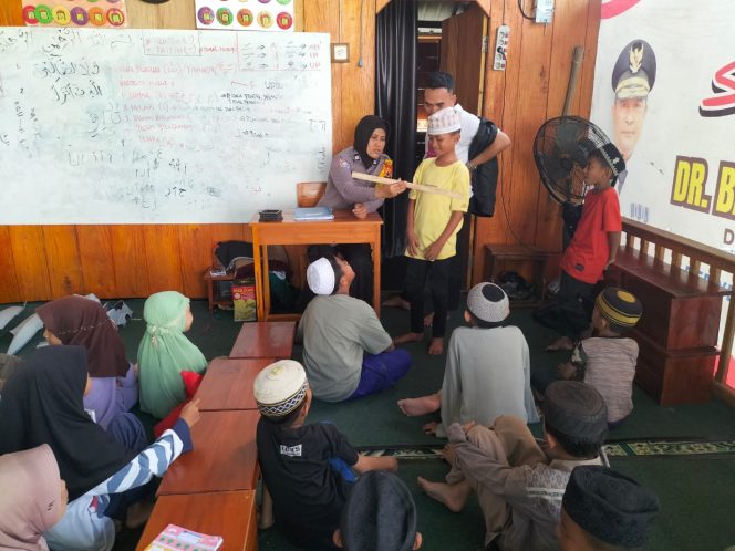 
 Rutinitas Aiptu Suhati, Hadir di Desa Binaan dan Mengajar Mengaji