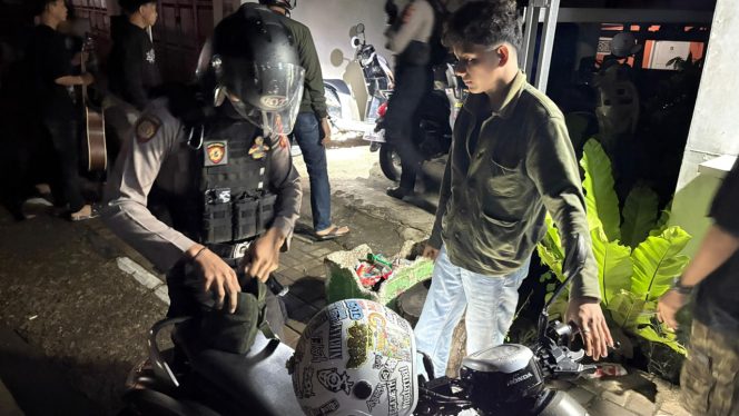 
 Wujudkan Keamanan di Malam Hari, Personil Sat Samapta Tingkatkan Patroli Blue Ligth