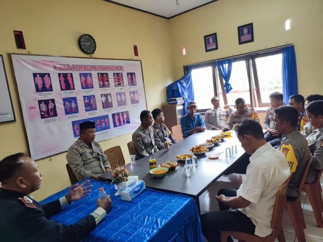 
 Evaluasi Kinerja Anggotanya, Kapolsek Cenrana Pimpin Pelaksanaan Anev