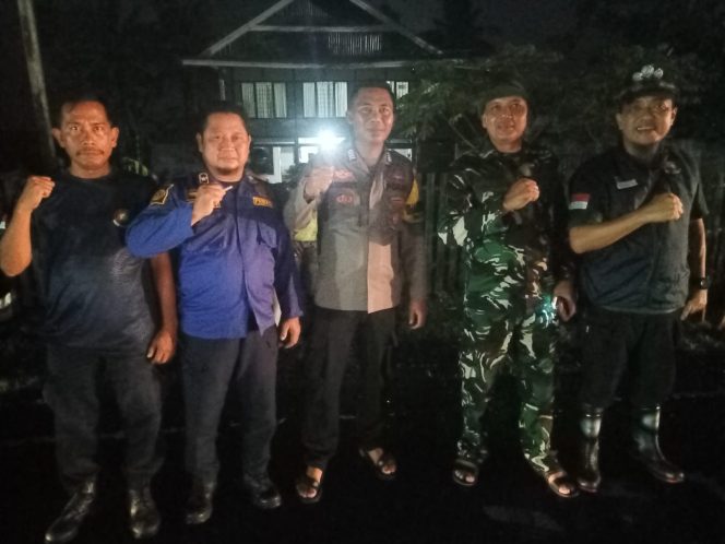 
 Api Lalap Rumah Panggung Tak Berpenghuni, Polsek Tanete Riattang Respon Cepat Laporan Masyarakat