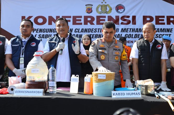 
 Polda Jabar Ungkap Laboratorium Pembuatan Sabu Jaringan Internasional
