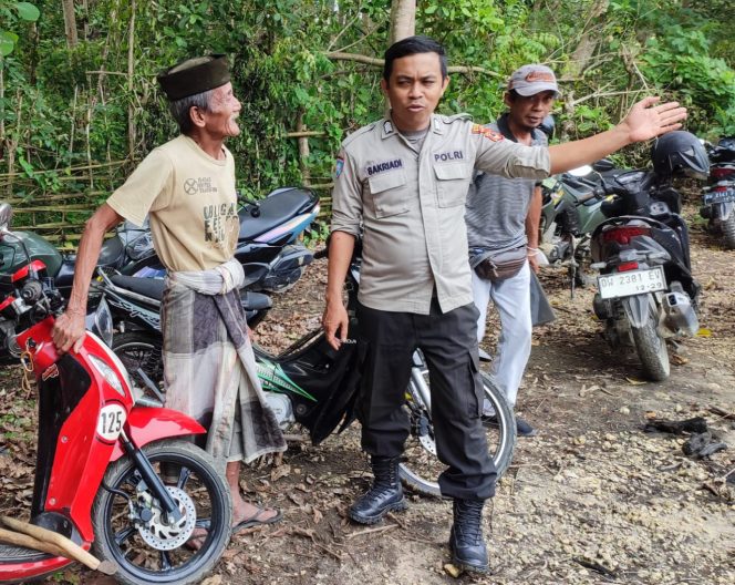 
 Jaga Situasi Kamtibmas, Personil Piket Polsek Cenrana Rutin Lakukan Patroli Di Wilayah Hukumnya