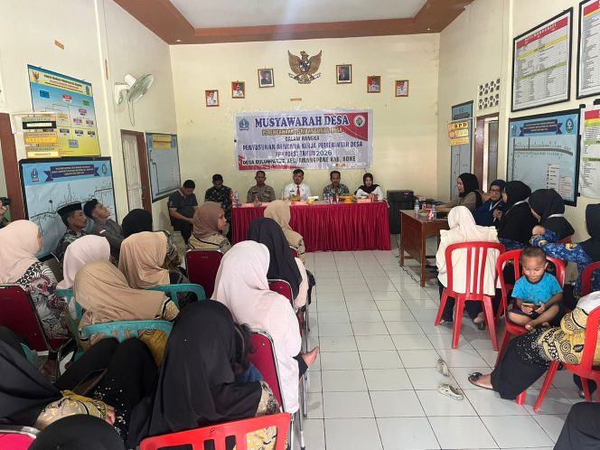 
 Kapolsek Awangpone Musyawarah Desa Bulumpare’e Bahas Pembentukan Tim Penyusun RKPDes Tahun 2026