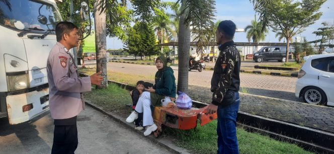 
 Beri Edukasi Keselamatan, Personil Temui Pengguna Jasa