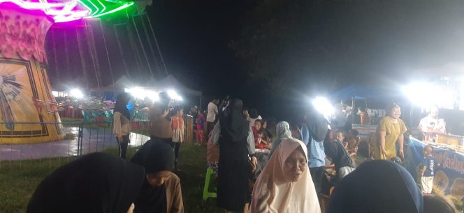 
 Untuk memastikan keamanan giat pasar malam didesa Bolli, Polsek Ponre siagakan personil