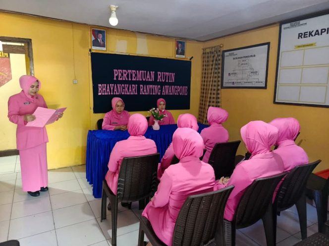 
 Pertemuan Rutin Bhayangkari Ranting Awangpone Perkuat Solidaritas Dan Komitmen Organisasi