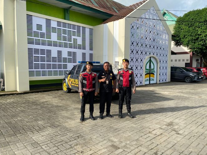 
 Tim Patroli Kota Sat Samapta Polres Bone, Laksanakan Patroli KRYD dan Berikan Himbauan ke Masyarakat
