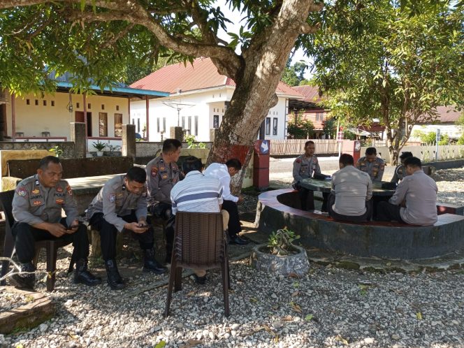 
 Kapolsek Awangpone Pimpin Anev Bulanan Kinerja Personel Bulan Juli 2025
