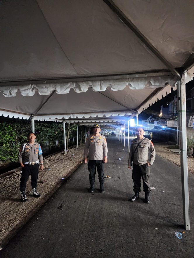 
 Personil Gabungan Polres Bone Laksanakan Pengamanan di Area Paddock Bhayangkara Drag Night 2025