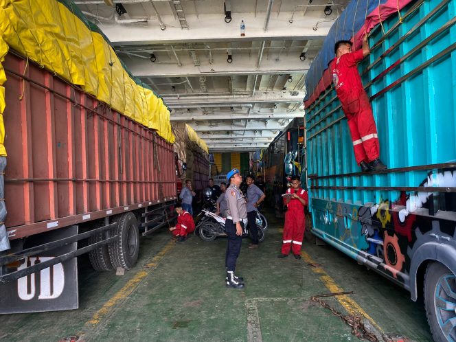 
 Keberangkatan Kapal, Personil Lakukan Pelayanan Dan Pengamanan