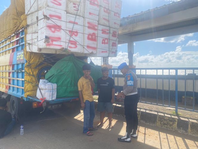 
 Lakukan Pengamanan Dan Pelayanan Saat Keberangkatan Kapal, Beri Rasa Aman Kepada Pengguna Jasa