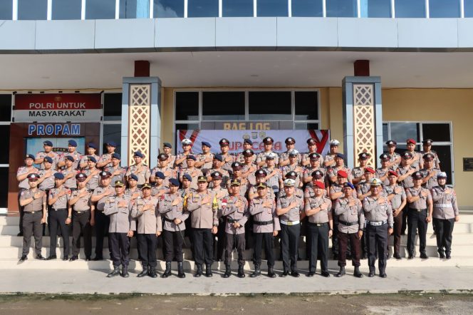 
 Momentum Kebanggaan: Kenaikan Pangkat 57 Personel Polres Bone dan Brimob Disambut Haru dan Syukur