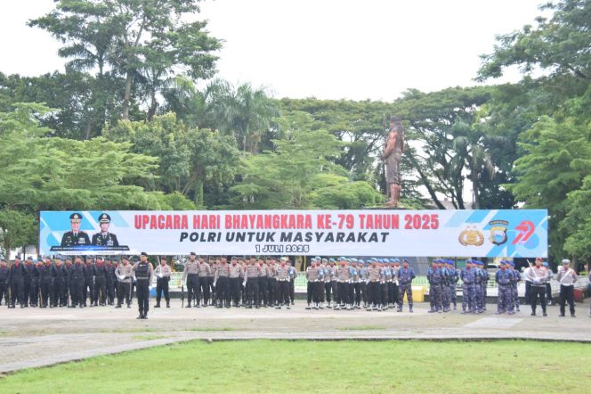 
 Upacara Hari Bhayangkara ke-79 Polres Bone Berlangsung Meriah, Bupati Bone Bertindak sebagai Inspektur Upacara