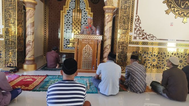 
 AIPTU Muhammad Anas Sampaikan Pesan Kamtibmas di Masjid Nurul Iman, Bulu Tempe