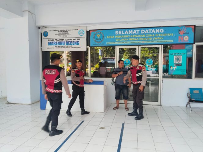 
 Rutin Laksanakan Patroli Kota, Personil Sat Samapta Polres Bone Ajak Masyarakat Jaga Kamtibmas tetap Kondusif