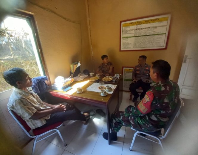 
 Bhabinkamtibmas Perkuat Solidaritas Empat Pilar Desa di Tunreng Tellue