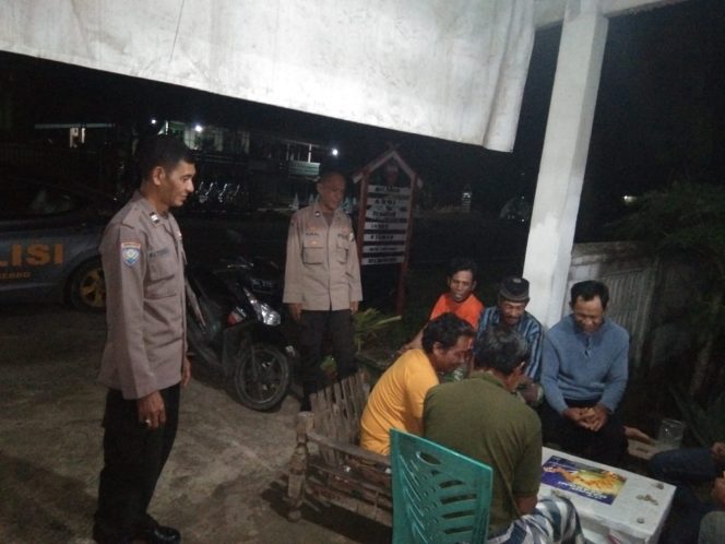 
 Aiptu Awaluddin Pimpin Patroli Biru di Wilayah Hukum Polsek Barebbo, Sampaikan Pesan Kamtibmas kepada Warga