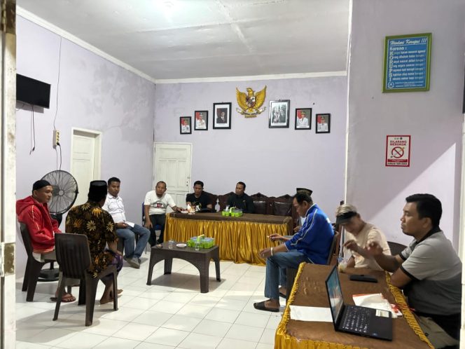 
 Polsek Barebbo Fasilitasi Mediasi Dugaan Pengancaman di Desa Barebbo