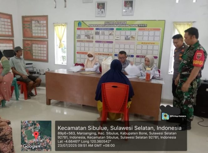 
 Penyaluran Bantuan Pangan di Kelurahan Maroanging