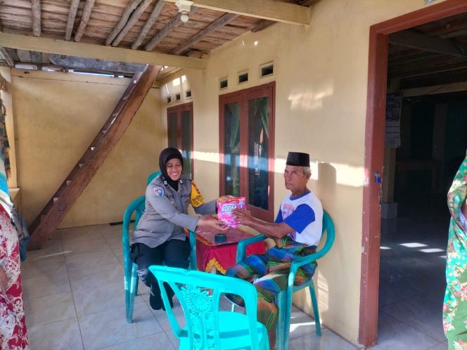 
 Aiptu Suhati Menemui Warga dan Membangun Kedekatan Saat Sambang Desa