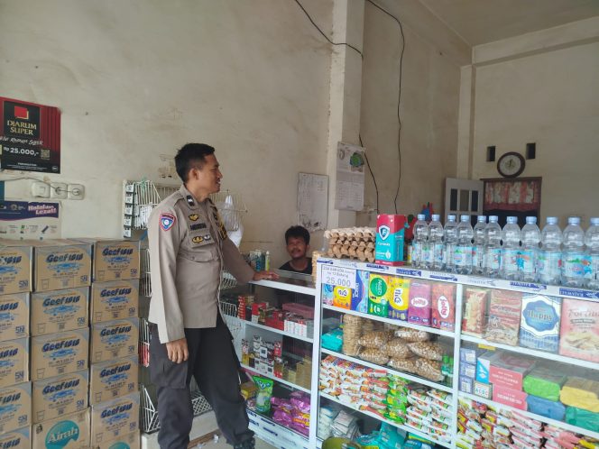 
 Sambang Bhabinkamtibmas ini Berdialog dan Melihat Situasi Kamtibmas di Desa