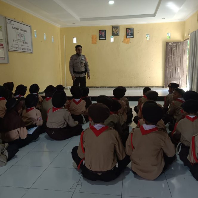 
 Kanit Binmas Polsek Tellu Siattinge Berikan Penyuluhan Kepada Peserta Jambore