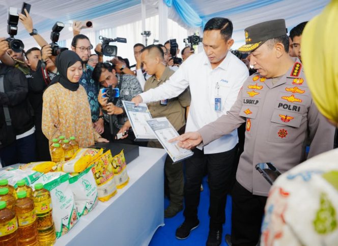 
 Kapolri Hadiri Kick Off GPM Serentak se-Indonesia, 2.424 Ton Beras SPHP Disalurkan ke Masyarakat Hari Ini