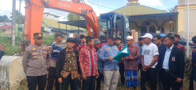 
 ‎Personil Polsek Cenrana Amankan Pelaksanaan Eksekusi Di Desa Watang Ta