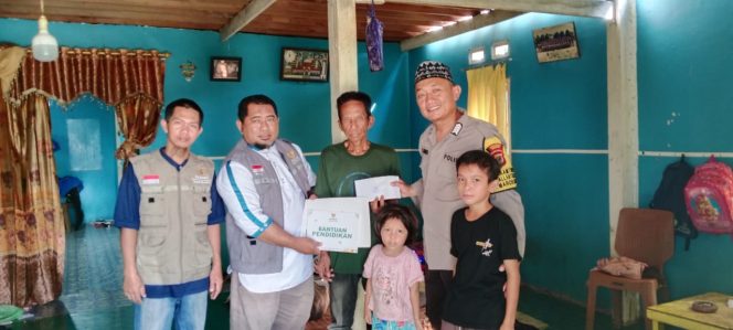 
 Inilah kisah heroik yang dilakukan Bripka Taswin, seorang polisi di Maros ini yang rela mendadak menjadi sosok ayah