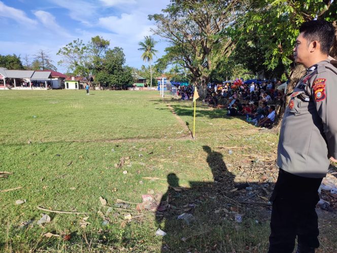 
 ‎Personil Polsek Cenrana Lakukan Pengamanan Turnamen Sepak Bola Piala Kemerdekaan Pemuda Cenrana