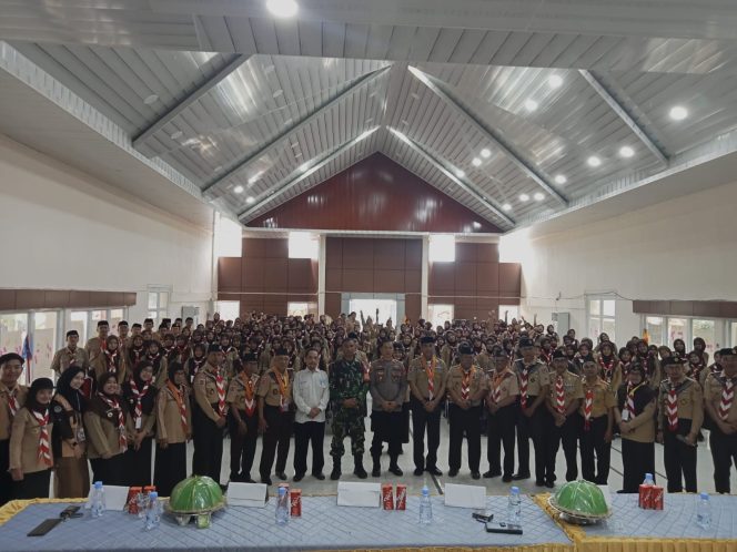 
 Penutupan KMD PGSD UNM Bone, Kanit Binmas Tekankan Semangat Kepemimpinan dan Pengabdian