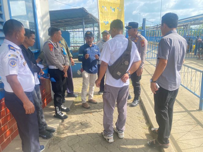 
 Bersinergi , Turun Langsung Pantau Situasi Di Pelabuhan Bajoe Sekaligus Temui Komunitas Ojek