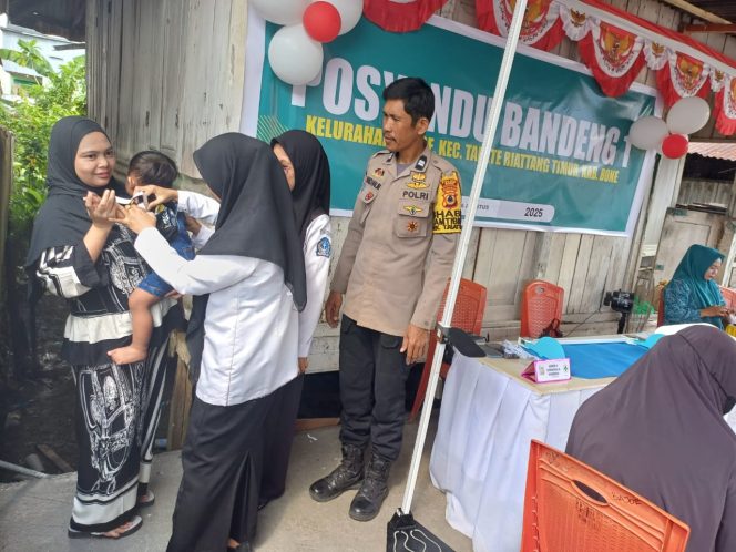 
 Bhabinkamtibmas Jadi Garda Terdepan Dukung Tumbuh Kembang Anak Lewat Posyandu