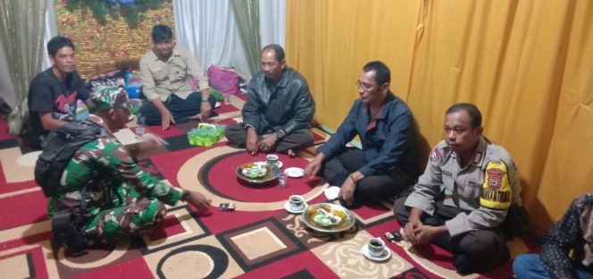 
 Bhabinlamtibmas Polsek Ponre hadiri hajatan warga, wujud kedekatan dengan masyarakat