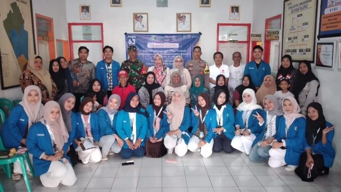 
 Dukung Generasi Sehat, Bhabinkamtibmas Hadir di Program PKL Terpadu Poltekkes di Kelurahah Walennae
