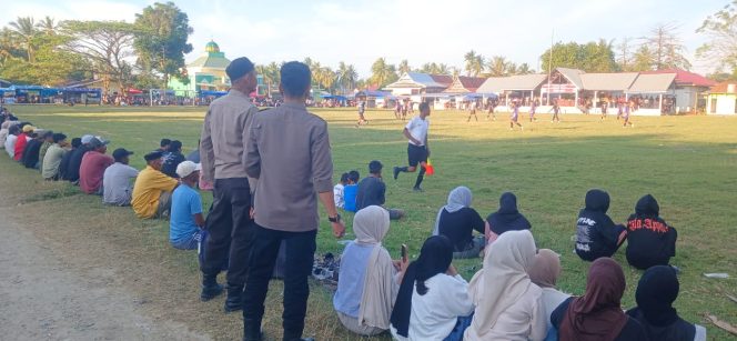 
 ‎Polsek Cenrana Terjunkan Personil Amankan Pertandingan Sepak Bola.