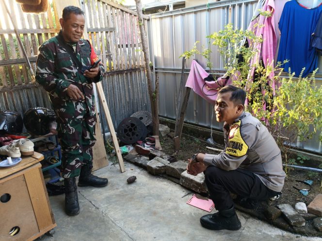 
 Dikira Baju Lama, Ternyata Granat! Timsus Polsek Tanete Riattang Bergerak Cepat Setelah Menerima Aduan warga