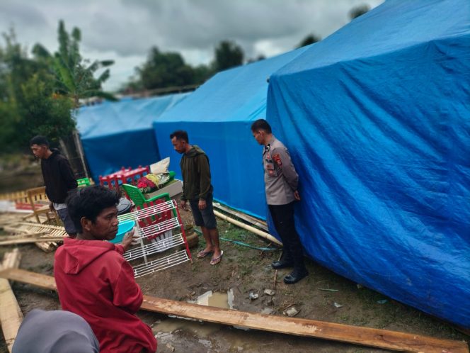 
 Personil Polsek Ajangale Mengontrol Lokasi Perkemahan Siswa-Siswi SD dan SMP se-Kecamatan Ajangale. 
